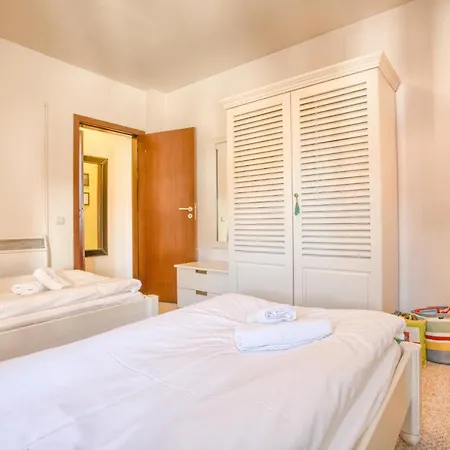 Διαμέρισμα Royal Towers - 2bd Flat With Parking By Flat Mаnager