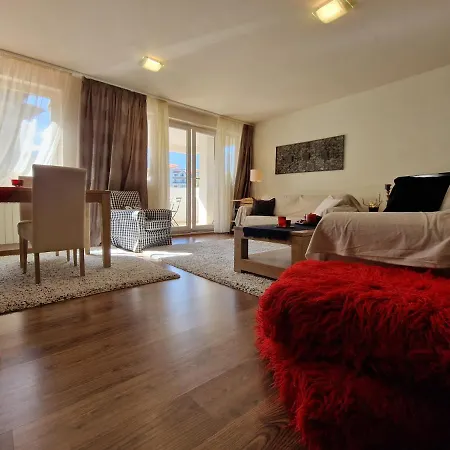 Апартамент Royal Towers - 2bd Flat With Parking By Flat Mаnager