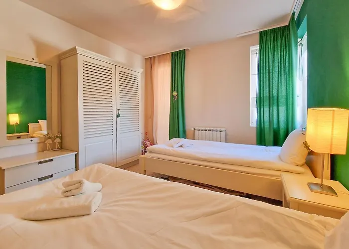 Apartment Royal Towers - 2bd Flat With Parking By Flat Mаnager *